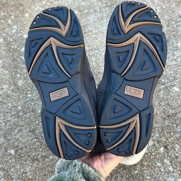 Ugg Australia Leatger Sheepskin Winter Boots - Picture 14 of 14